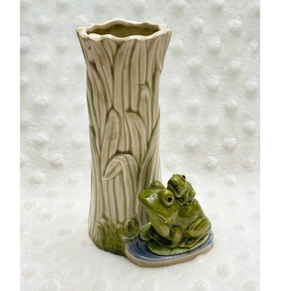 Vintage Otagiri Signed Mama & Baby Frog Ceramic Hand Painted Bud Vase (1980)